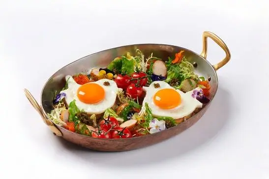 5. Loving Birds Fried Eggs Salad at CDP Cafe 「愛之鳥」鮮蔬煎蛋沙律547.jpg